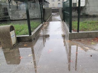 Cour école pluie 3