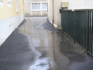 Cour école pluie 7